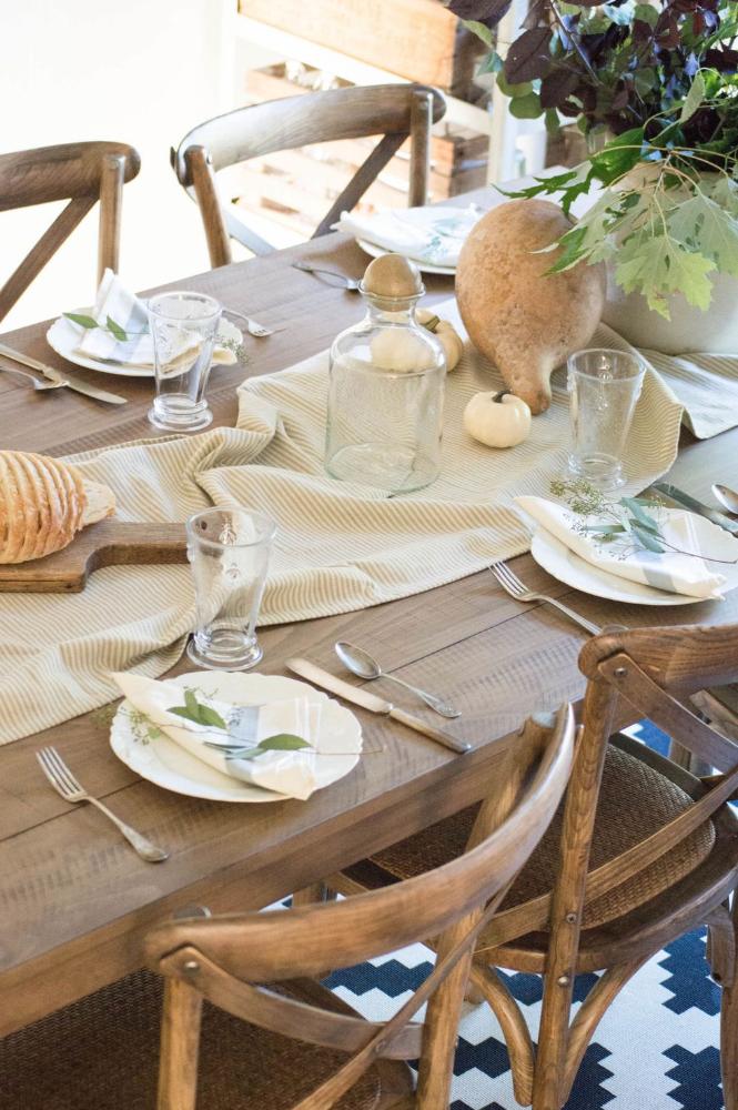 neutral tablescape